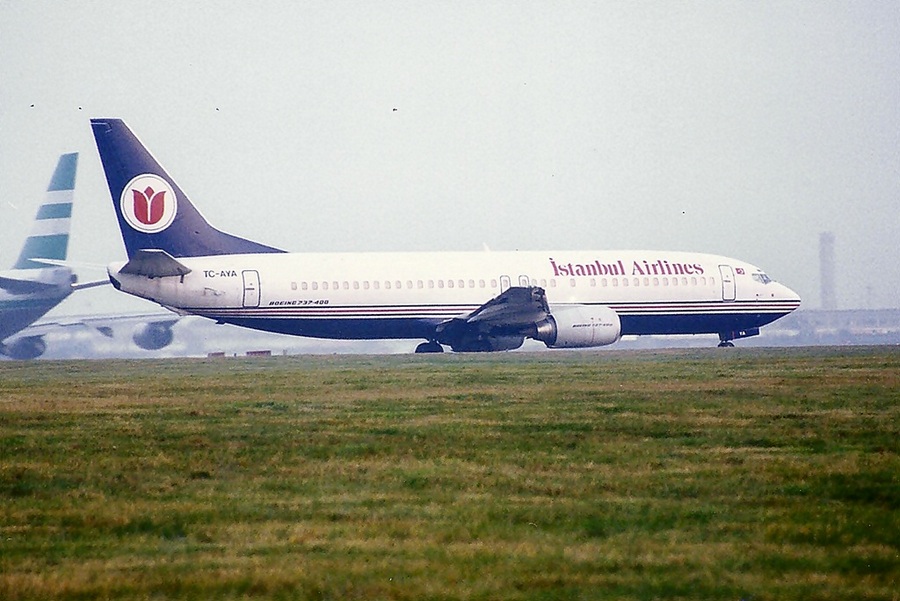 TC-AYA (24683) 1990 Boeing 737-4Y0