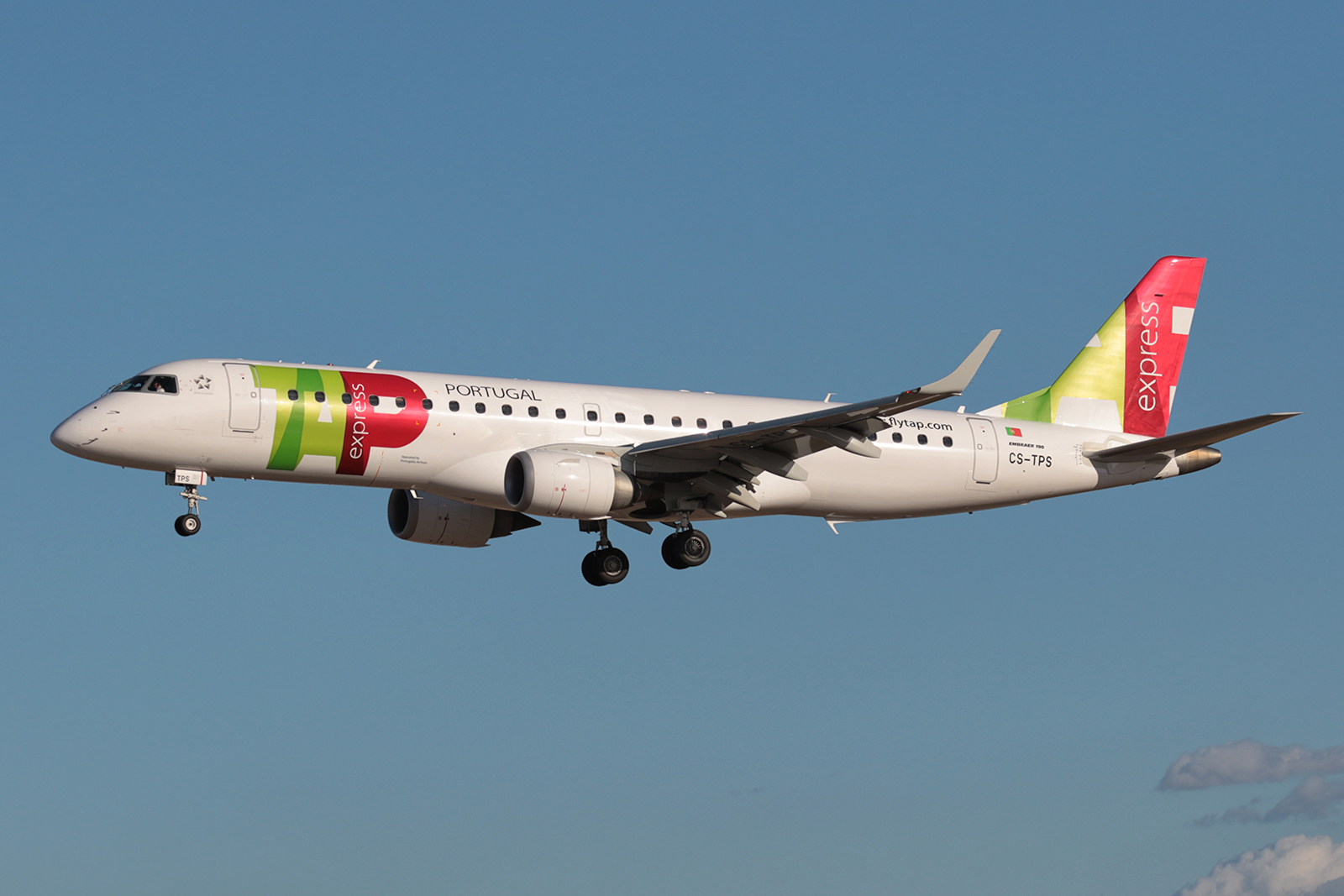 CS-TPS (19000493) Embraer 190-100LR