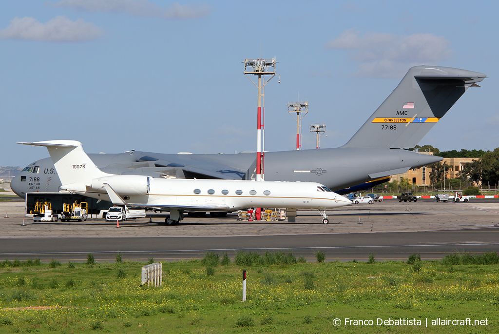 01-0076 (645) 2001 Gulfstream Aerospace C-37A