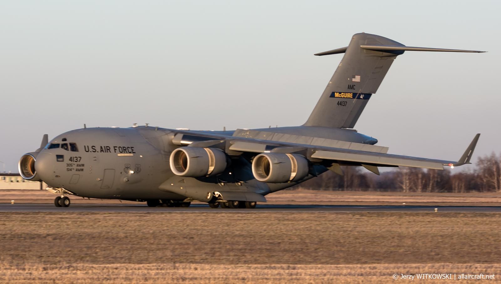 04-4137 (P-137) 2004 Boeing C-17A Globemaster III