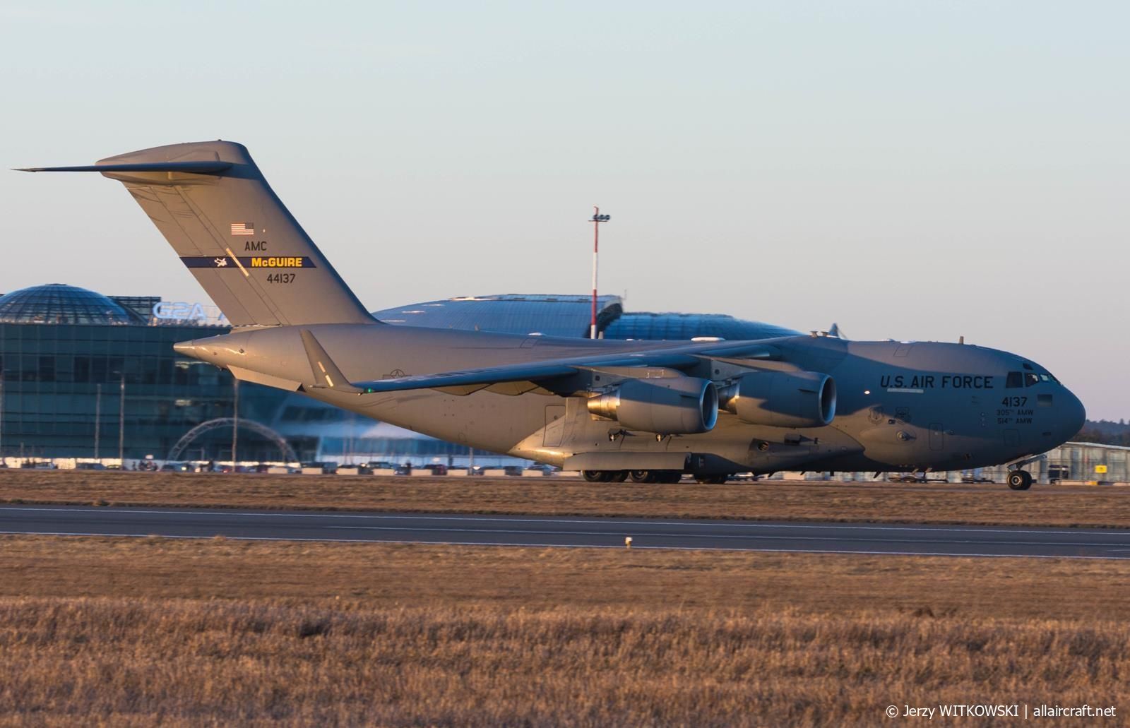 04-4137 (P-137) 2004 Boeing C-17A Globemaster III