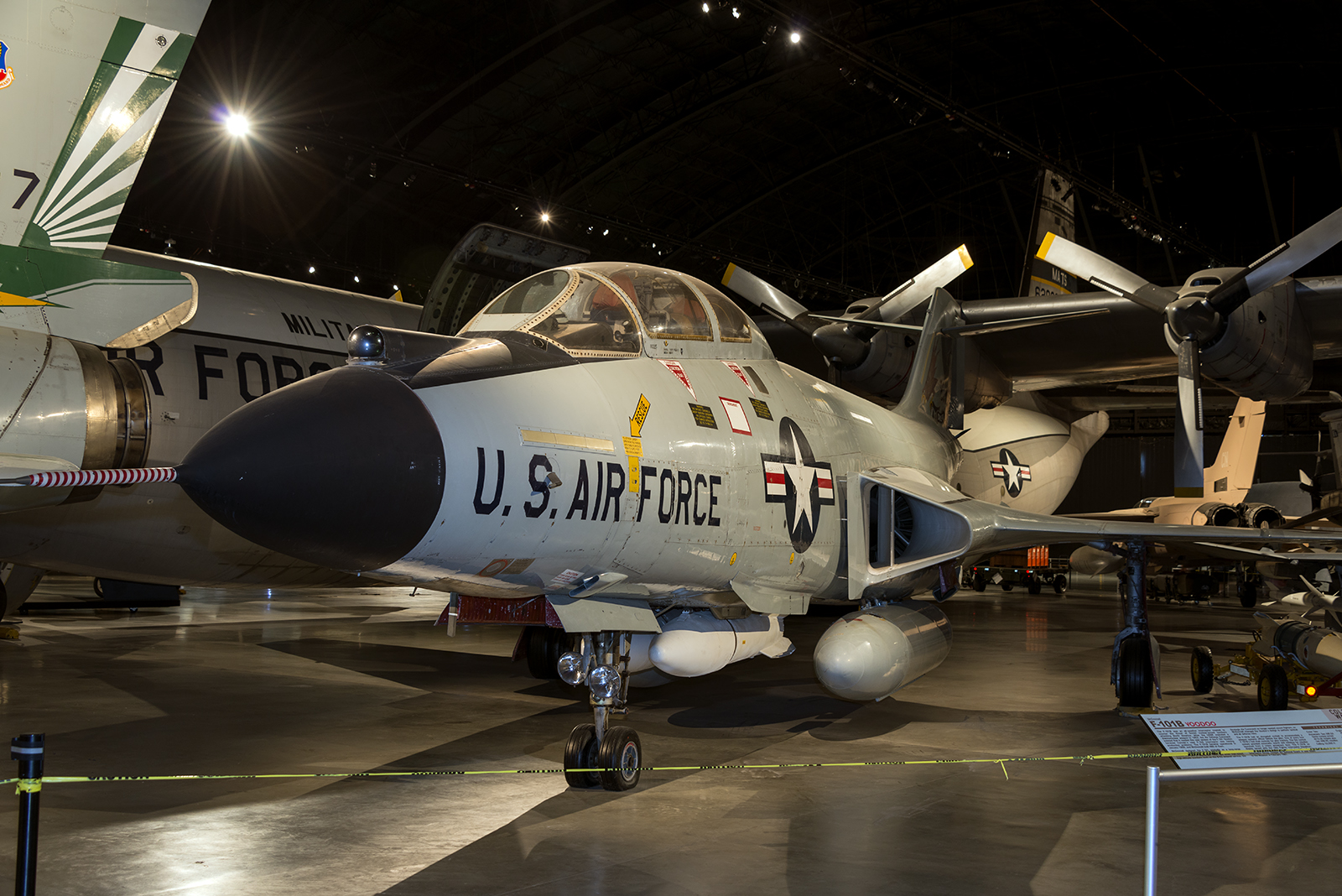 58-0325 (697) 1958 McDonnell F-101B Voodoo