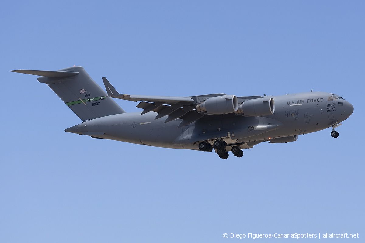 01-0187 (P-87) 2001 Boeing C-17A Globemaster III