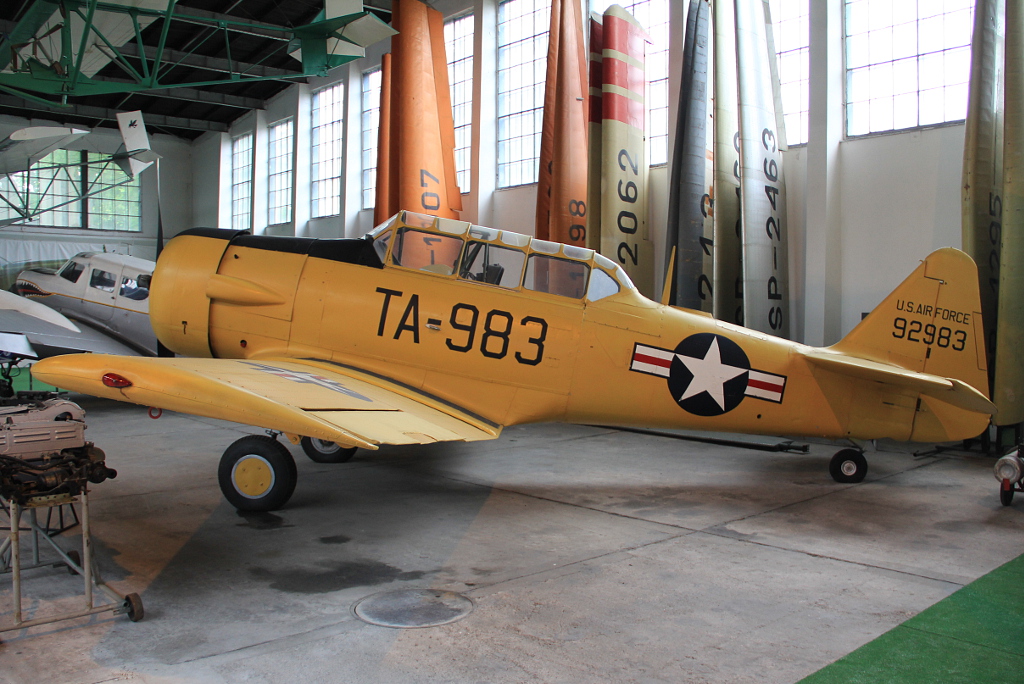 49-2983 (168-87) 1949 North American T-6G Texan