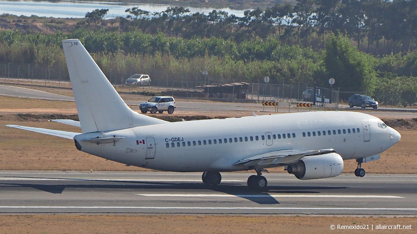 C-GDEJ (032427) Boeing 737-73V