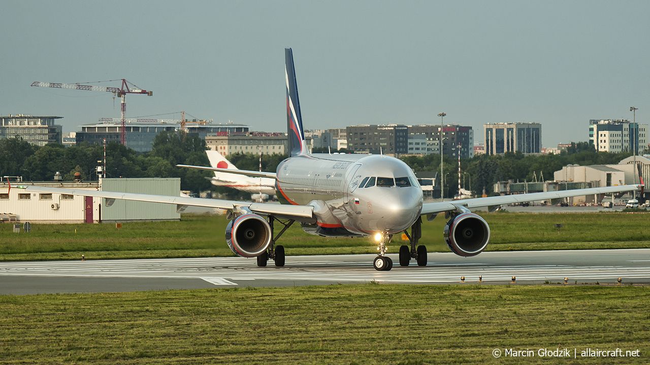 VP-BLL (5572) 2013 Airbus A320-214(WL)