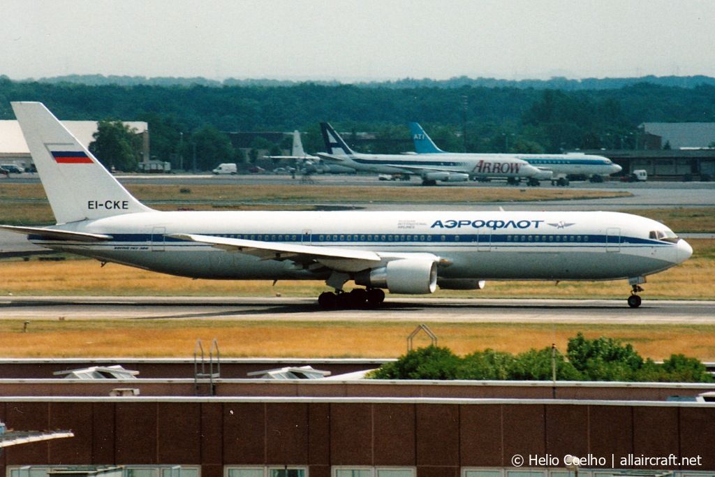 EI-CKE (26208) 1993 Boeing 767-3Y0ER