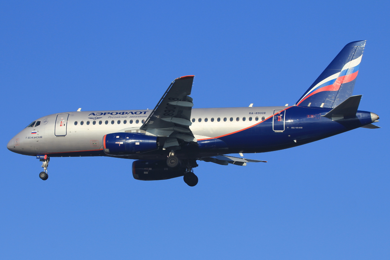 RA-89008 (cn 95016) Sukhoi Superjet 100