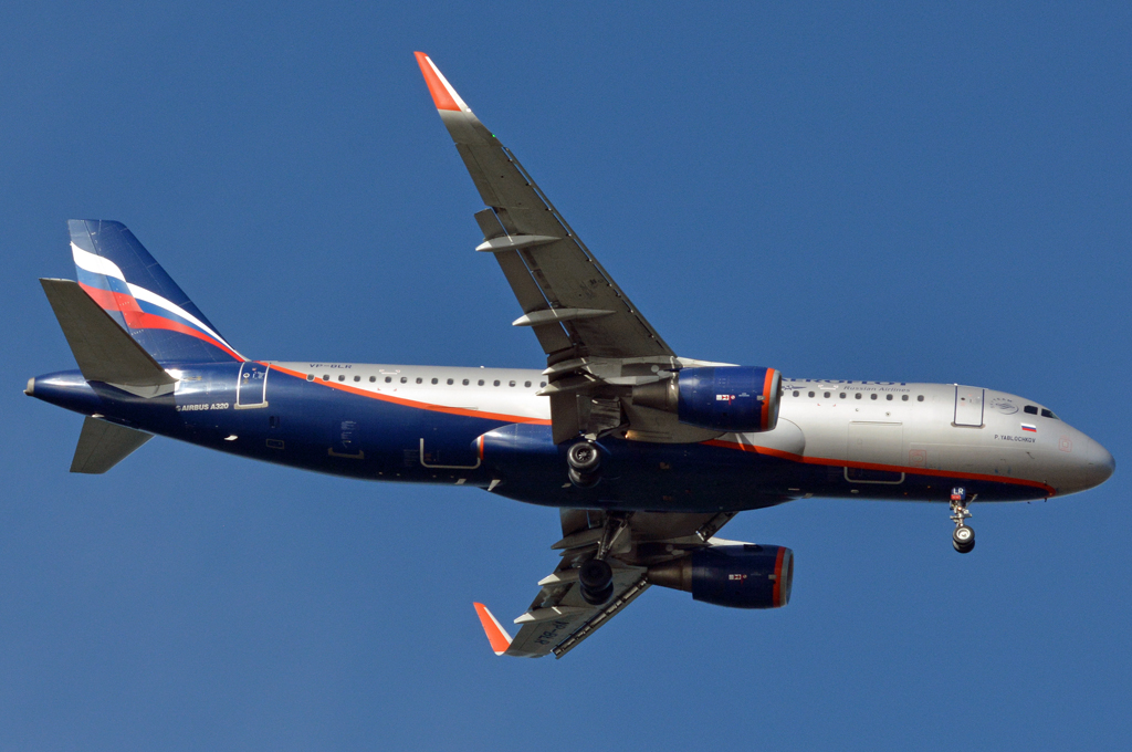 VP-BLR (cn 5585) Airbus A320-214