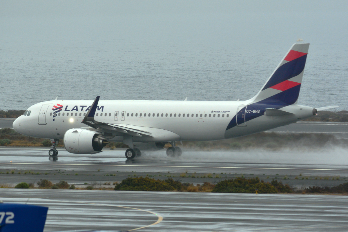 CC-BHB (7864) 2017 Airbus A320-271N