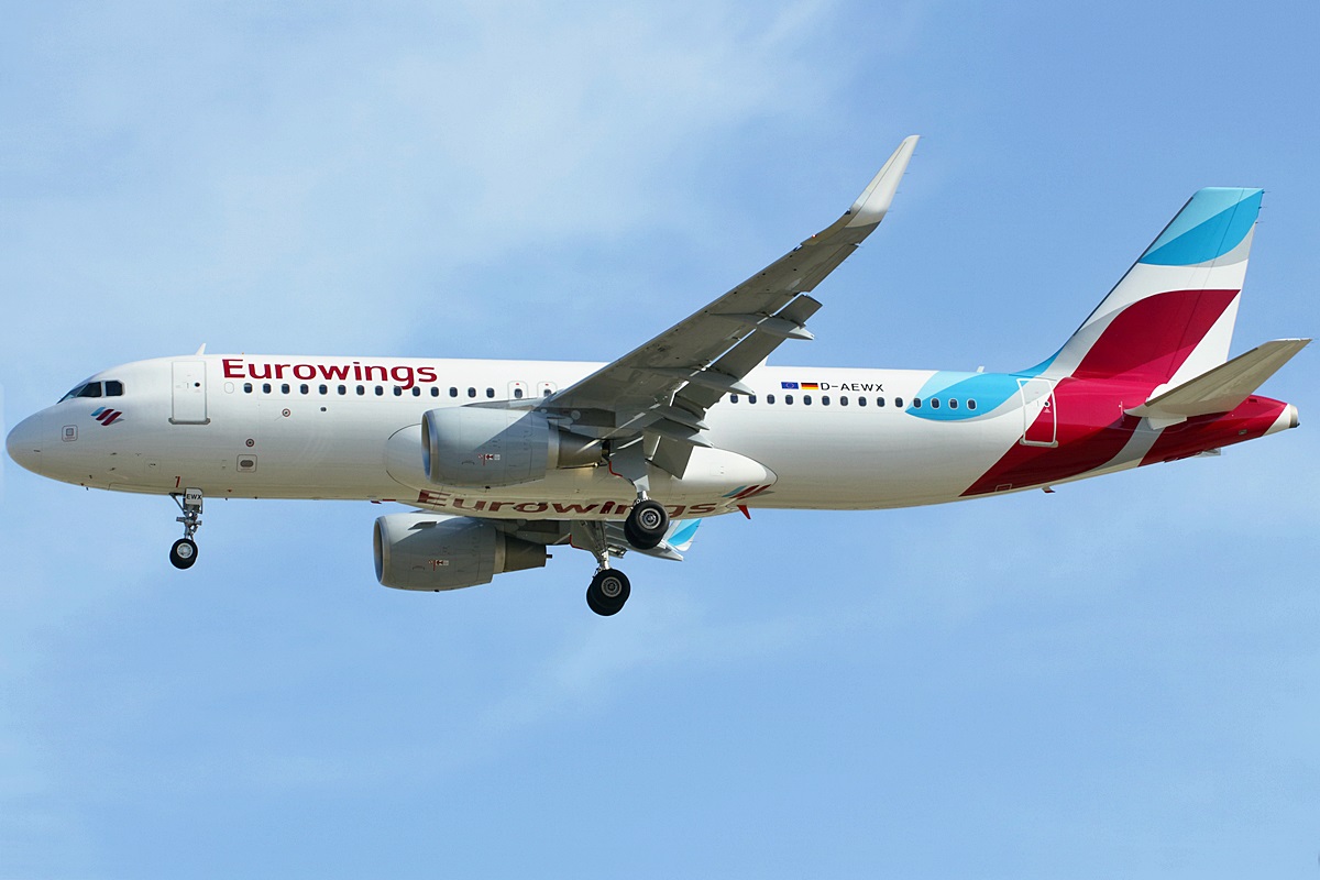 D-AEWX, (cn 6807), Airbus A320-214