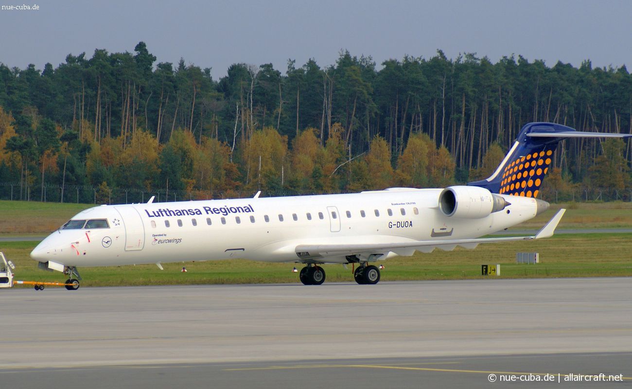 G-DUOA (10028) Bombardier CRJ-701