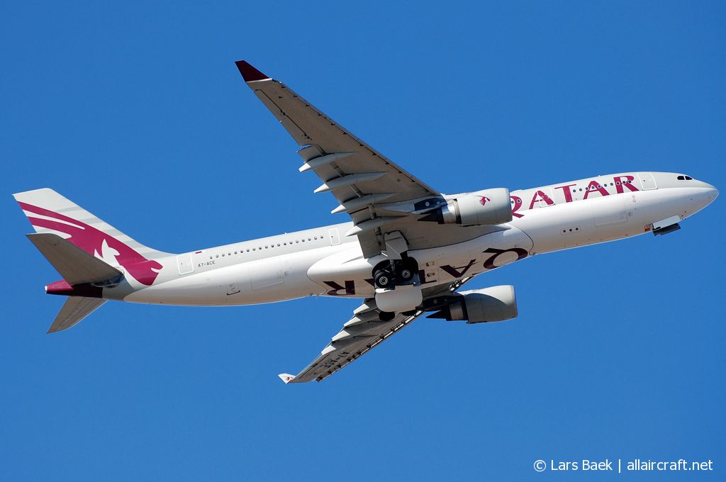 A7-ACE (571) 2004 Airbus A330-203