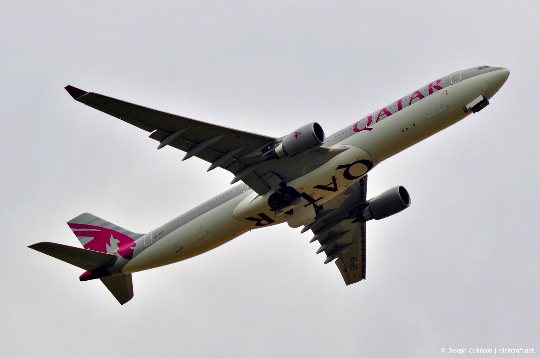 A7-AEC (659) 2005 Airbus A330-302