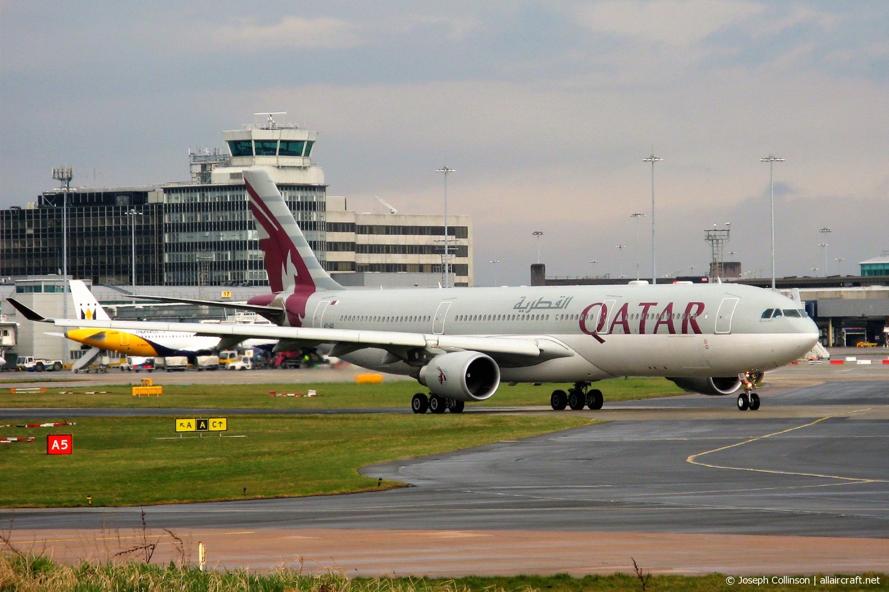 A7-AEI (813) 2006 Airbus A330-302