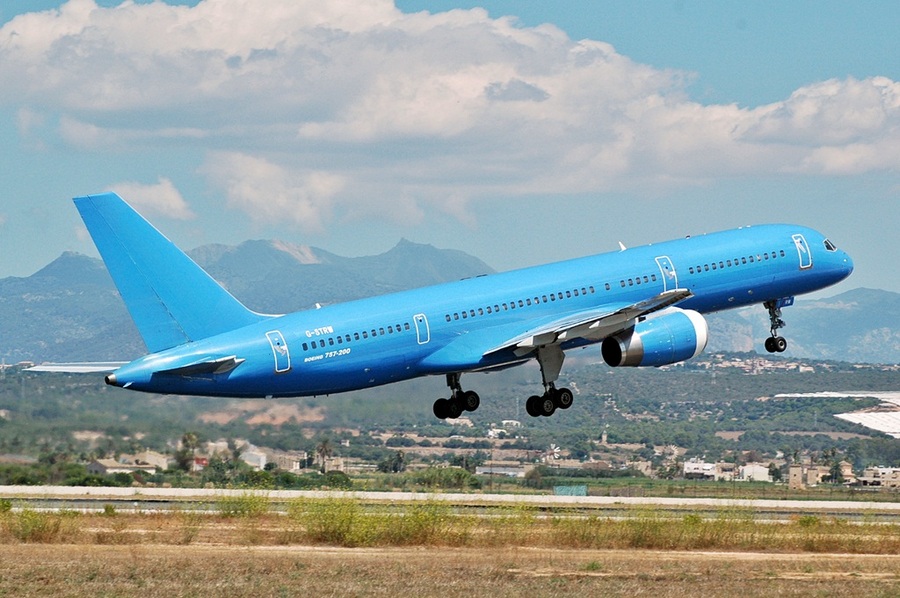 G-STRW (24543) 1990 Boeing 757-28A