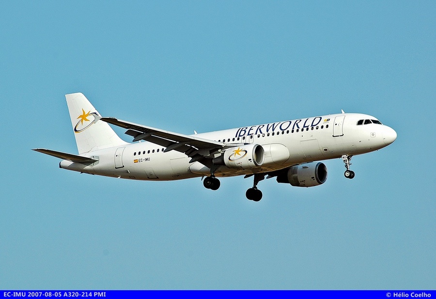 EC-IMU (1130) 1999 Airbus A320-214