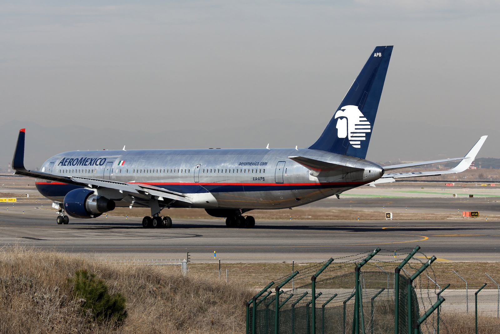 XA-APB (27618) 1998 Boeing 767-3Q8ER (WL)