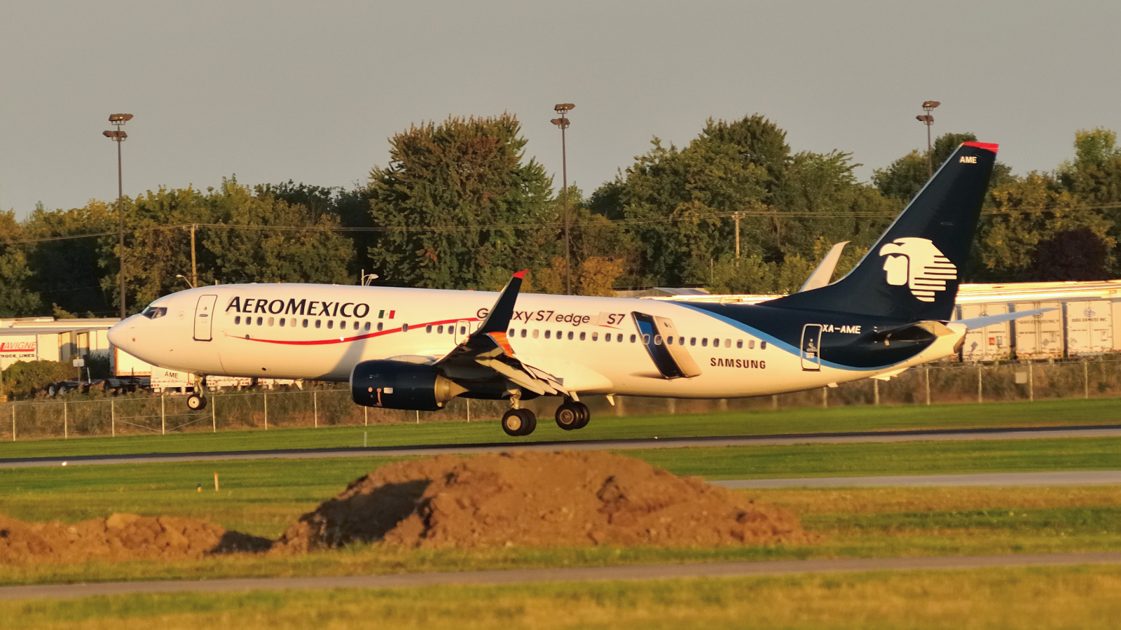 XA-AME (cn 36708) Boeing 737-852