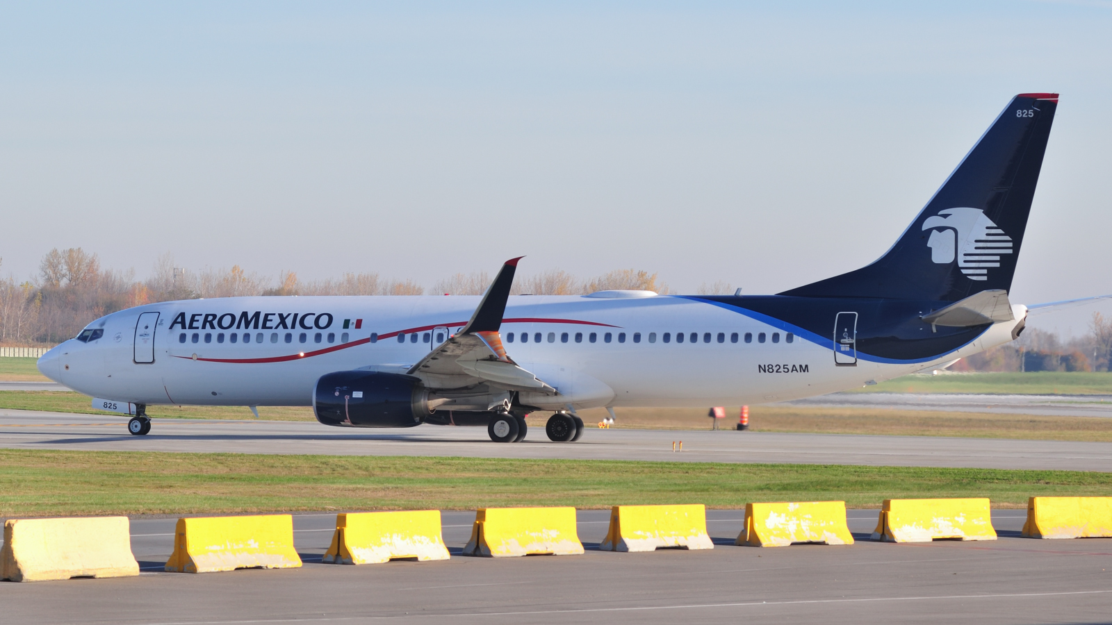 N825AM (cn 36699) Boeing 737-852