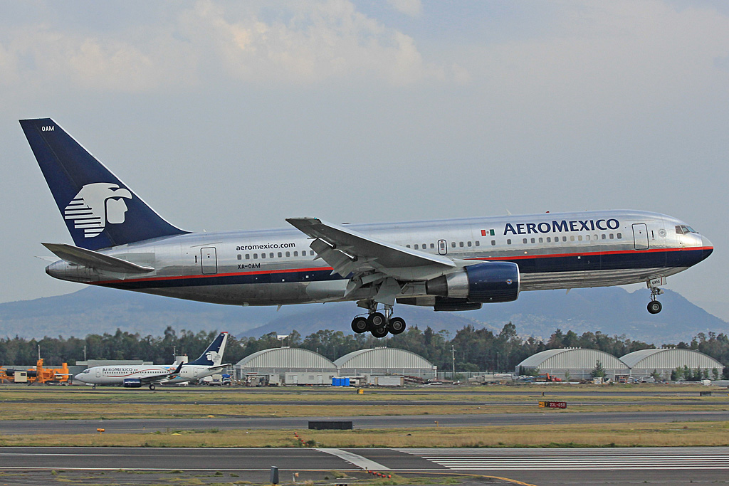 XA-OAM (cn 26471) Boeing 767-2B1ER