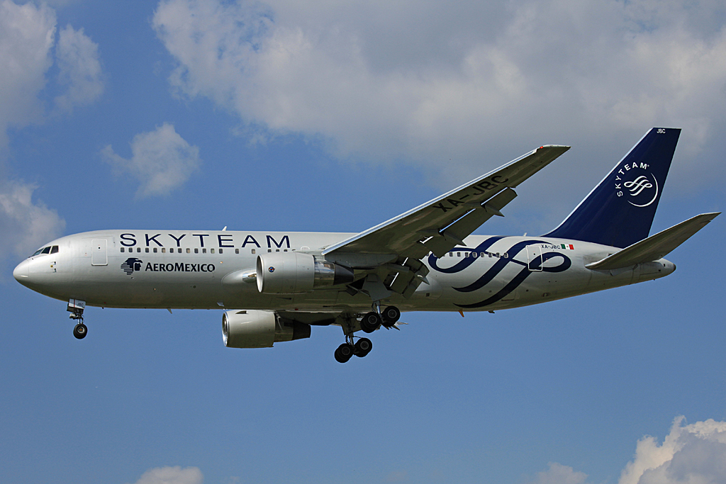 XA-JBC (cn 24762) Boeing 767-284ER