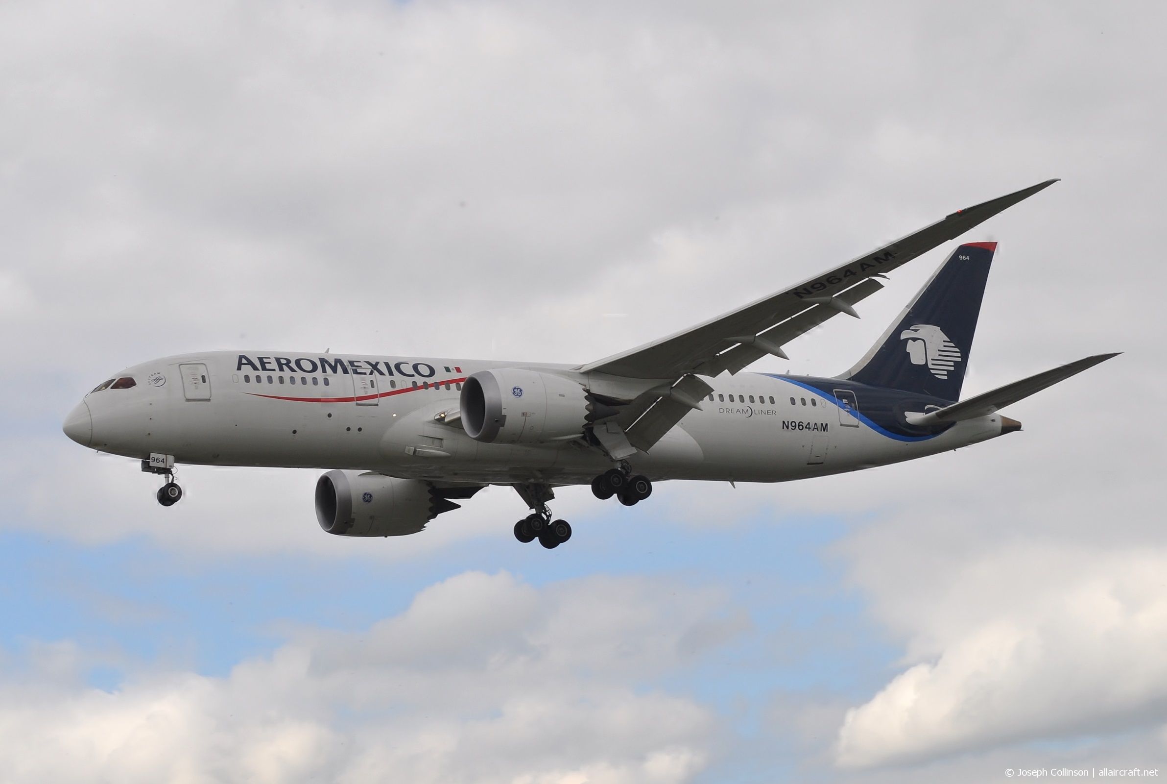 N964AM (cn 35307) Boeing 787-8