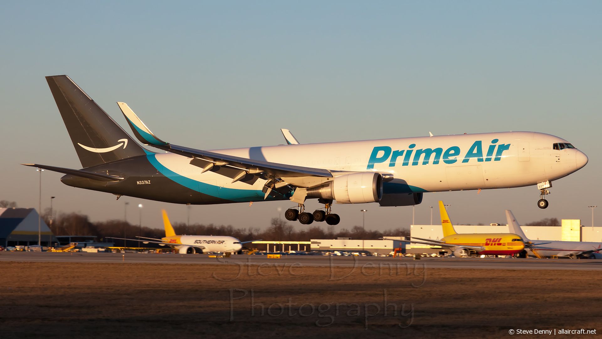 N337AZ (27060) 1994 Boeing 767-323(ER)(BDSF)(WL)