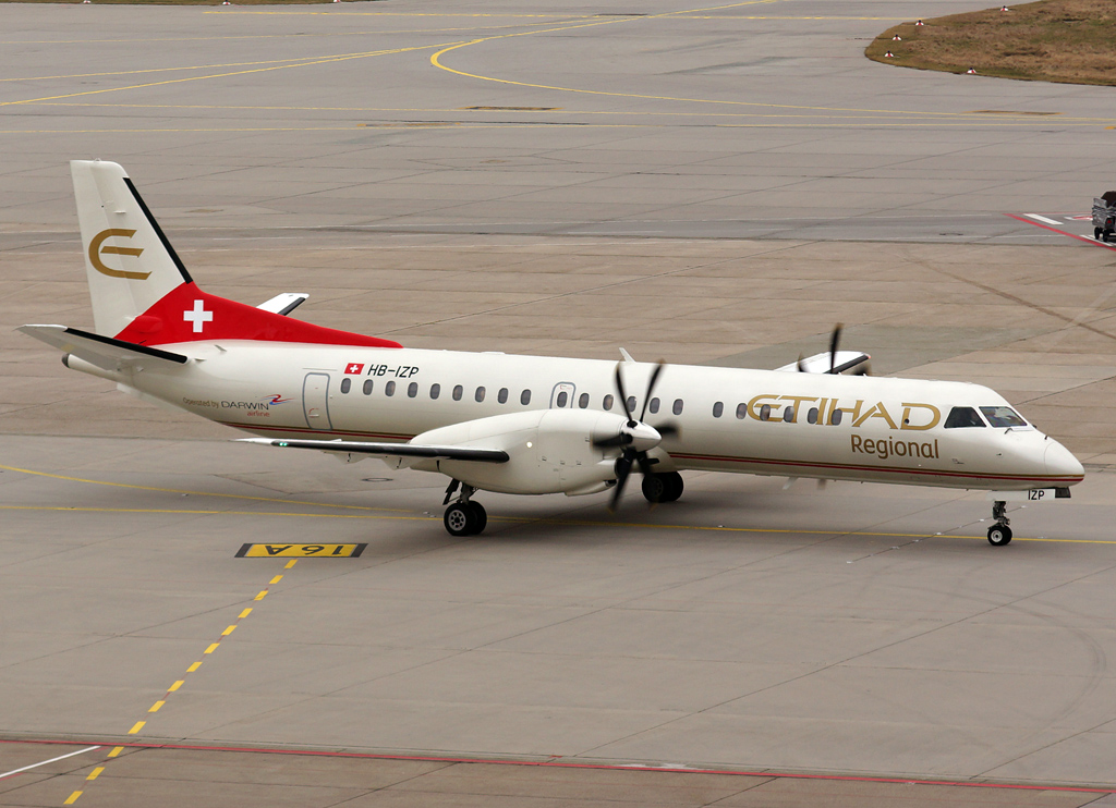 HB-IZP (2000-031) Saab 2000