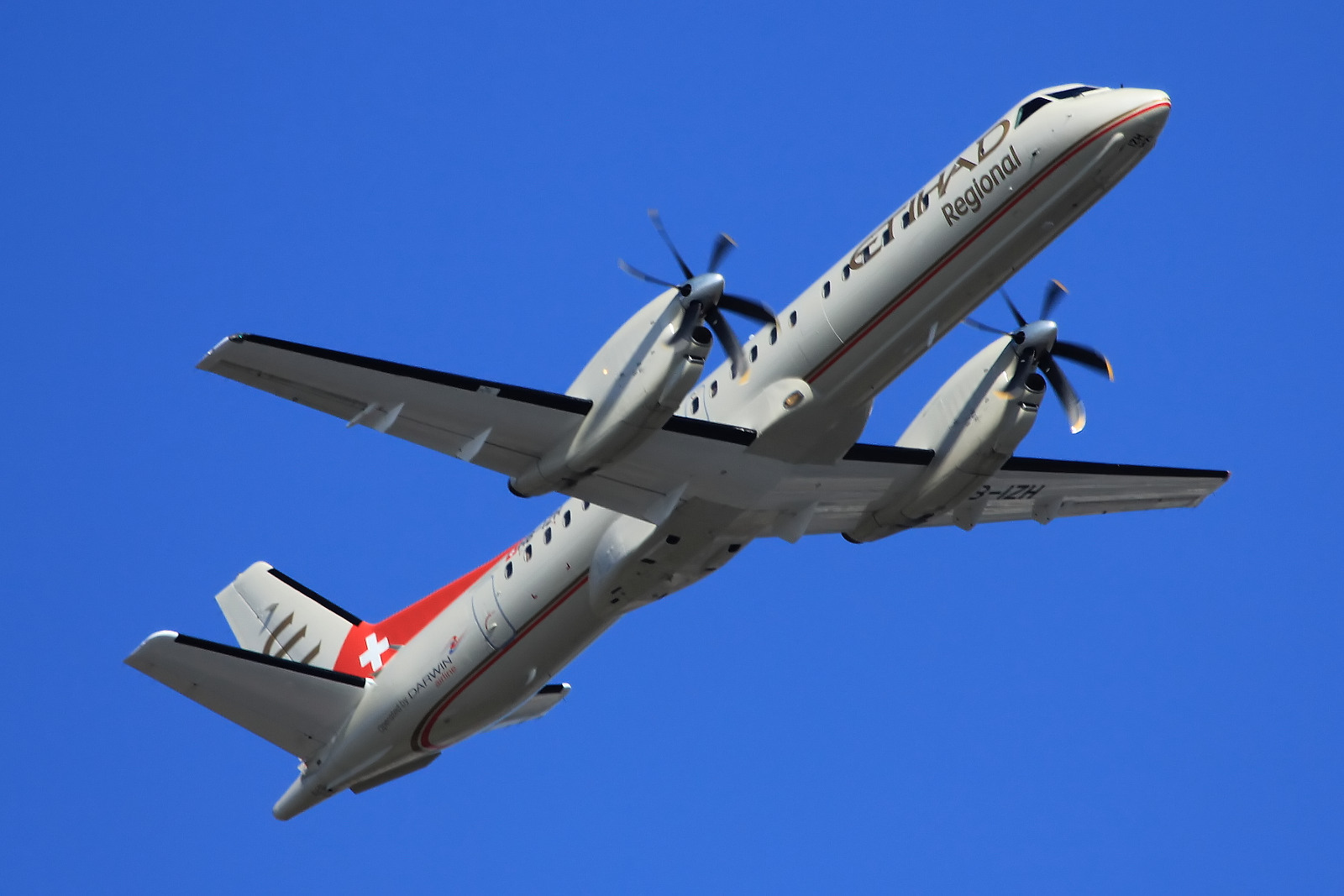 HB-IZH, (cn 2000-011), Saab 2000