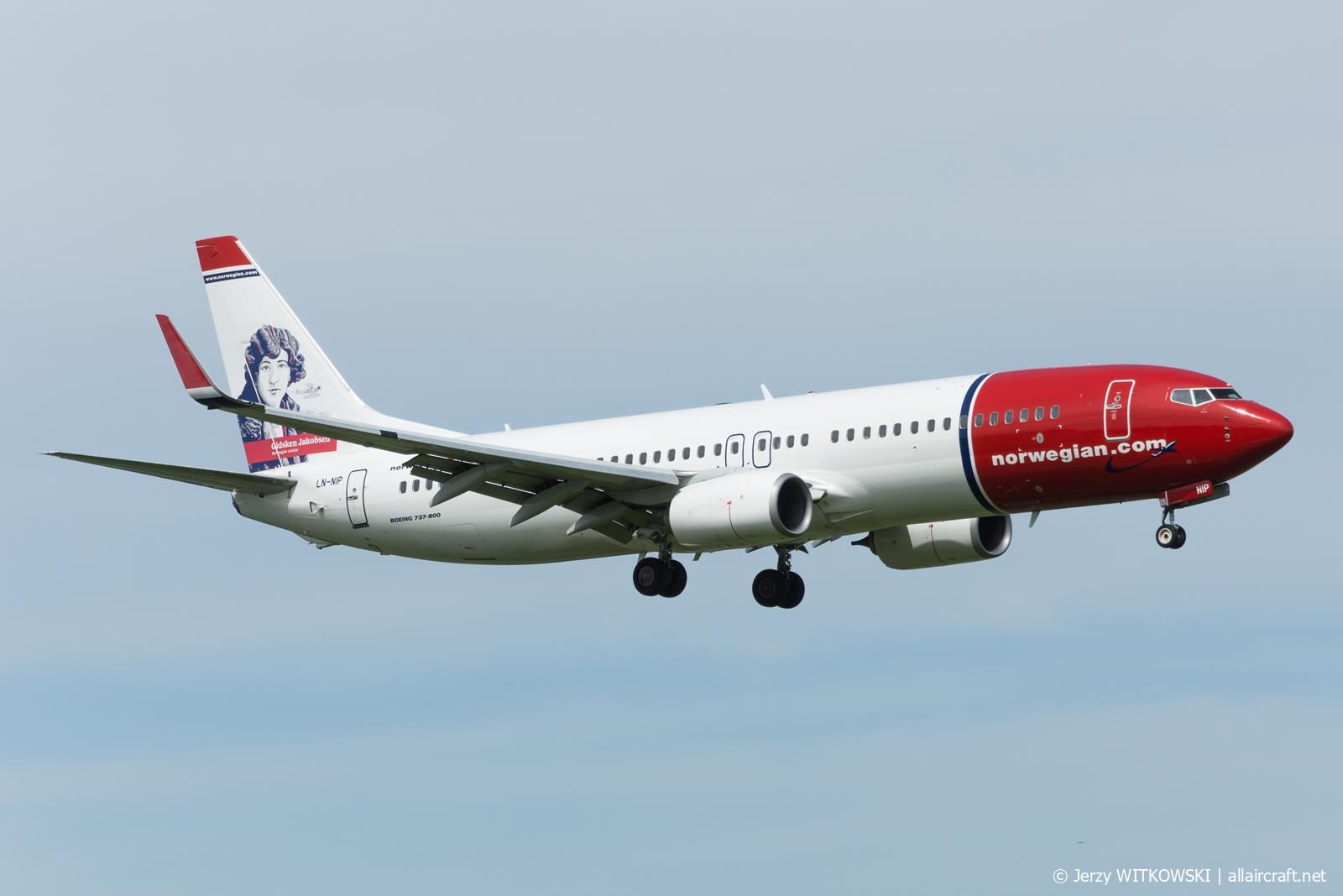 LN-NIP (38044) 2013 Boeing 737-86N(WL)