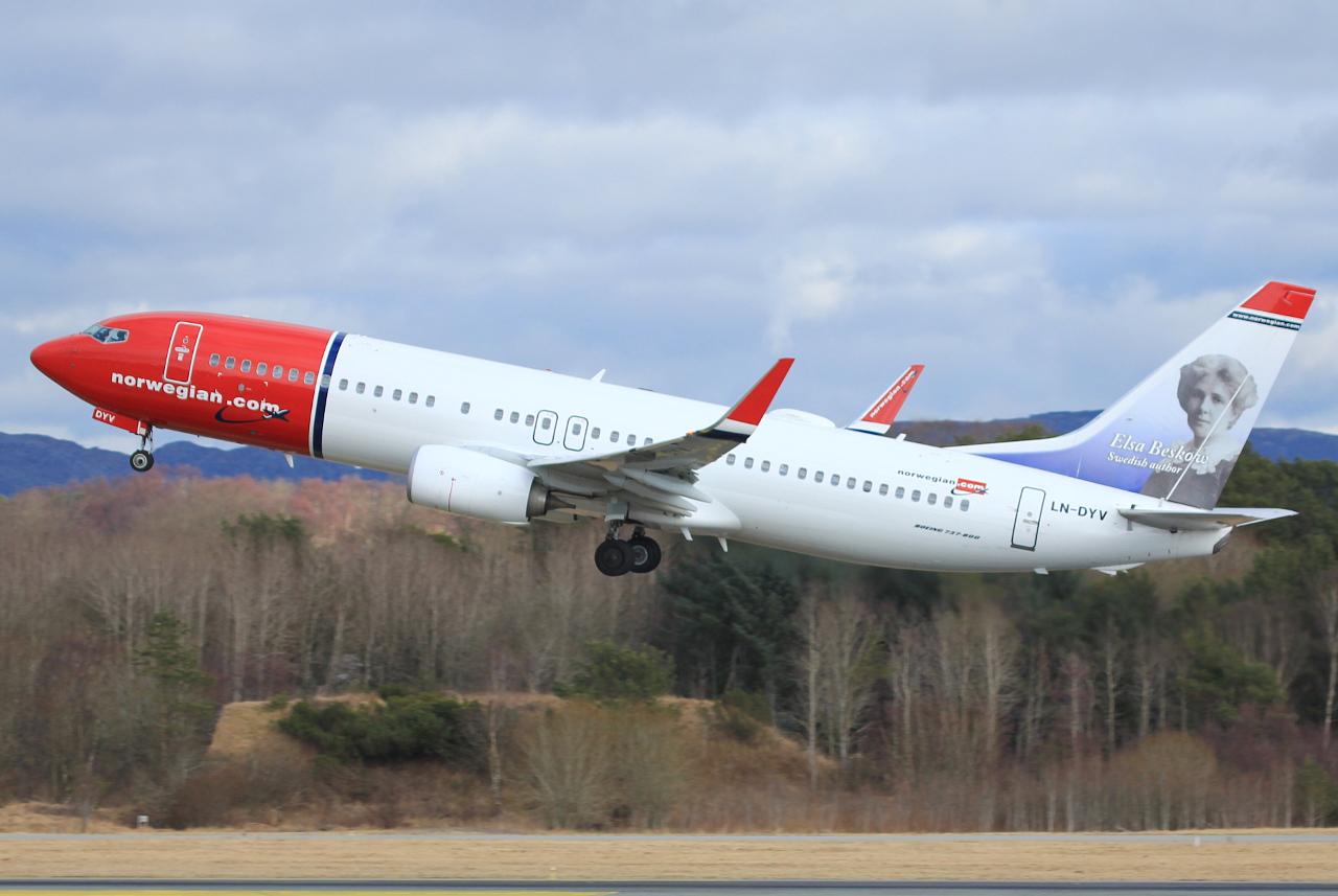 LN-DYV (39009) 2011 Boeing 737-8JP WL