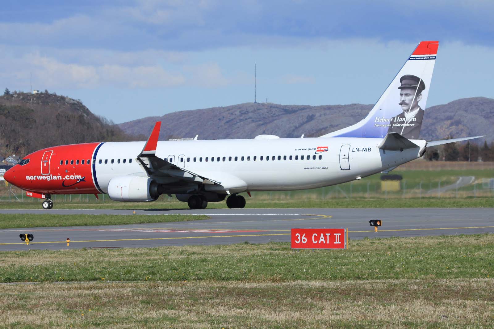 LN-NIB (36879) 2011 Boeing 737-86J WL