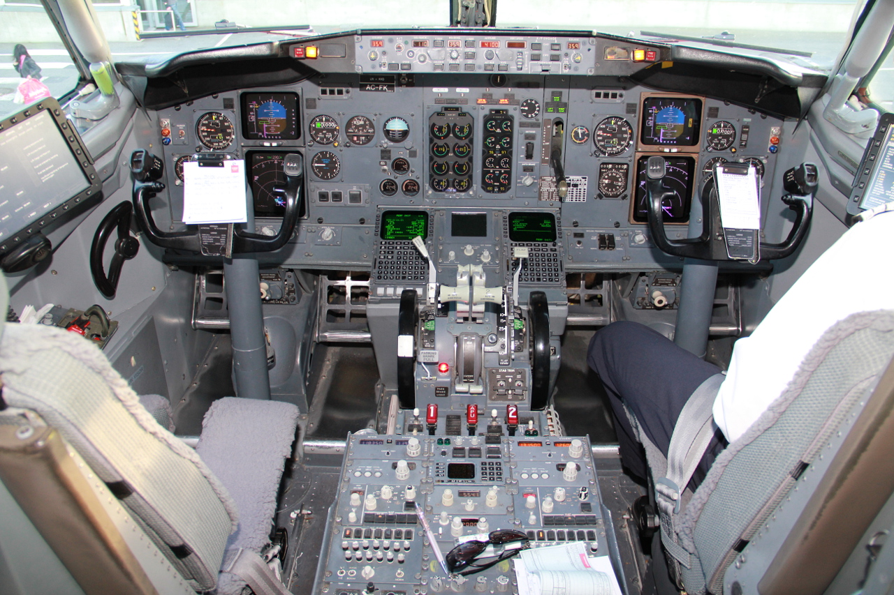 LN-KKD (29339) 1999 Boeing 737-33V