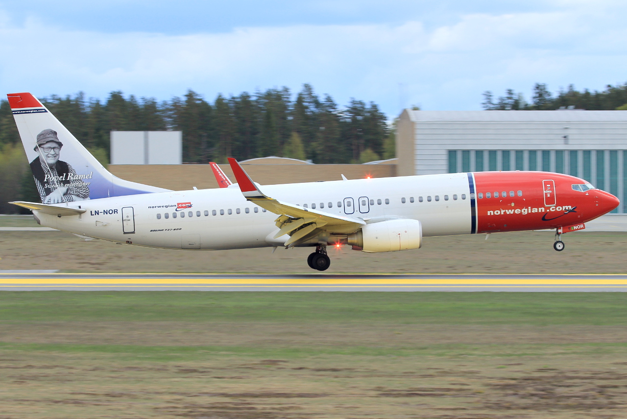 LN-NOR (39412) 2011 Boeing 737-81D WL