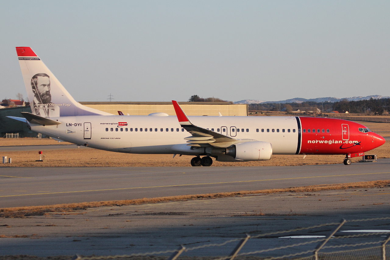 LN-DYI (40866) 2010 Boeing 737-8JP WL