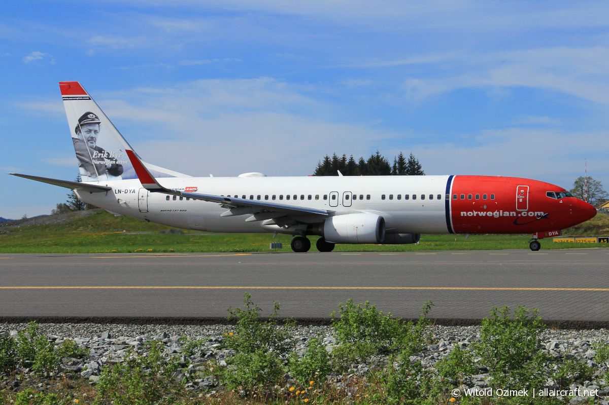LN-DYA (39162) 2009 Boeing 737-8JP(WL)