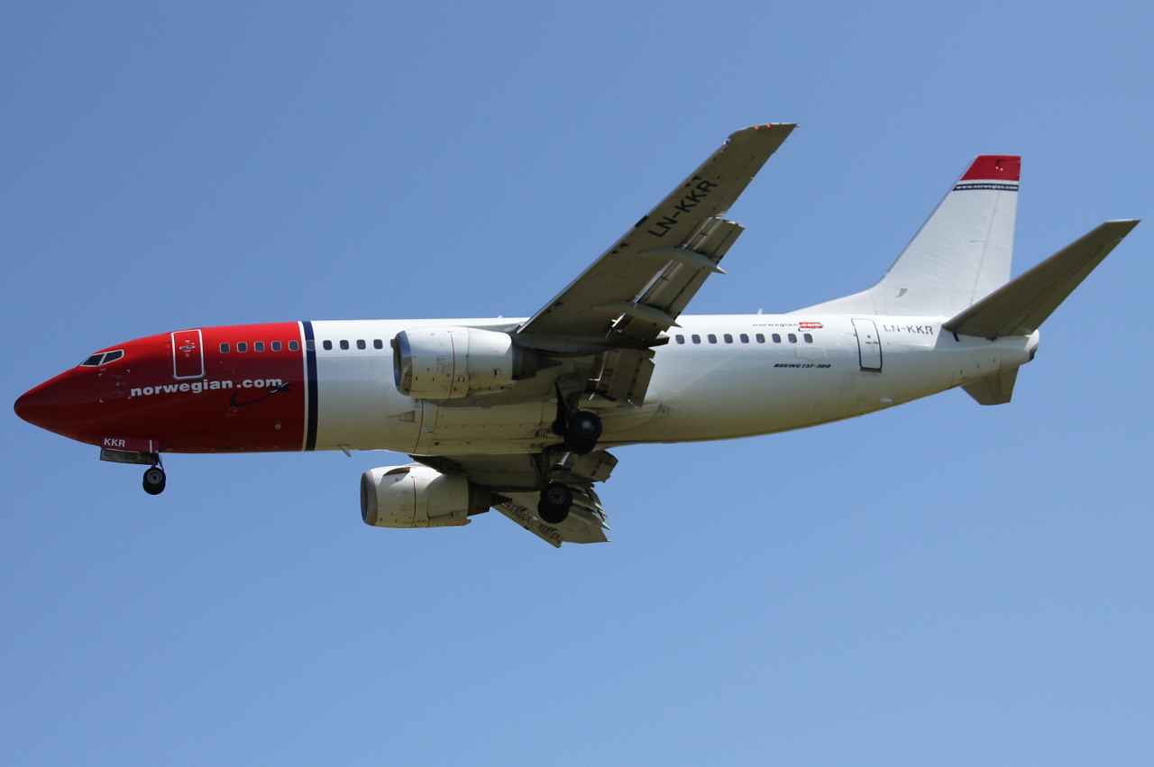 LN-KKR (24256) 1988 Boeing 737-3Y0