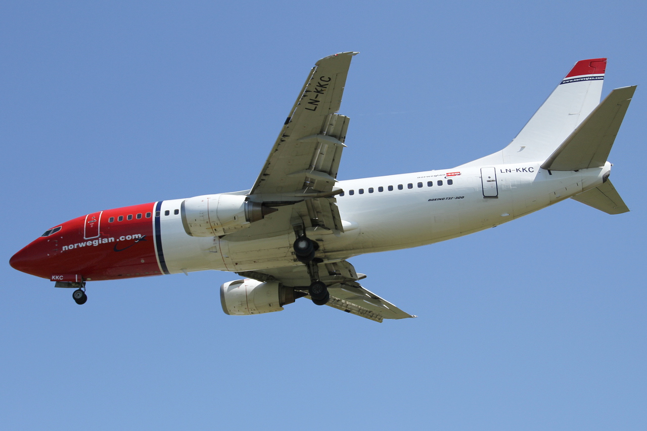 LN-KKC (25615) 1993 Boeing 737-3Y5