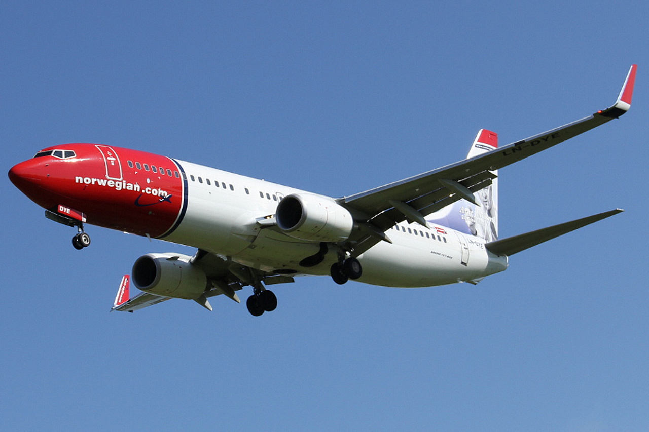 LN-DYE (39003) 2010 Boeing 737-8JP WL