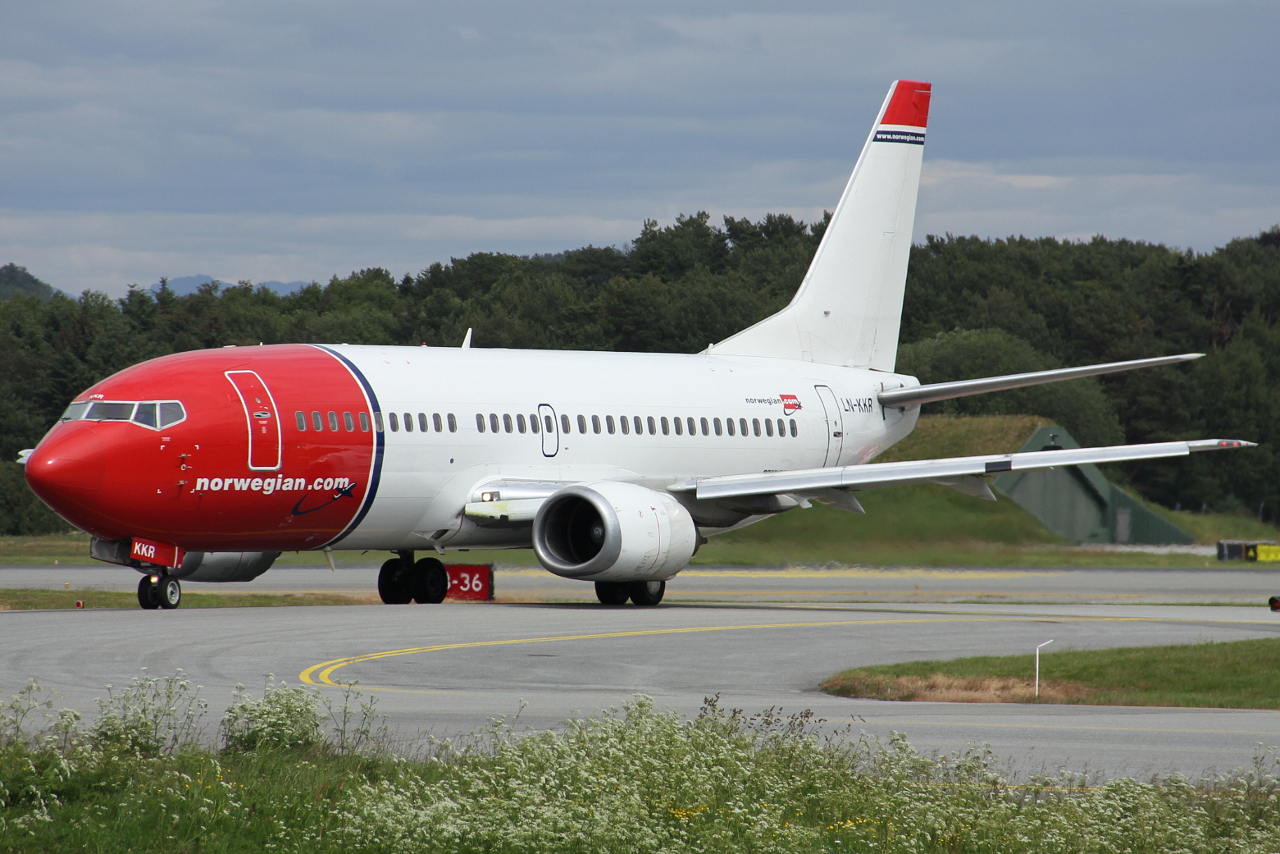 LN-KKR (24256) 1988 Boeing 737-3Y0