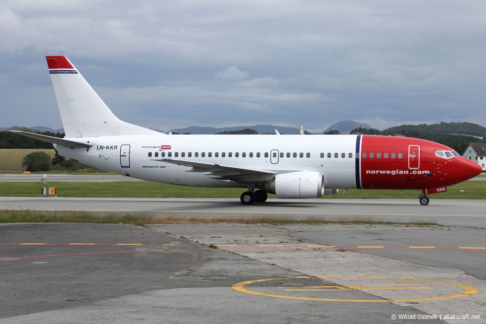 LN-KKR (24256) 1988 Boeing 737-3Y0