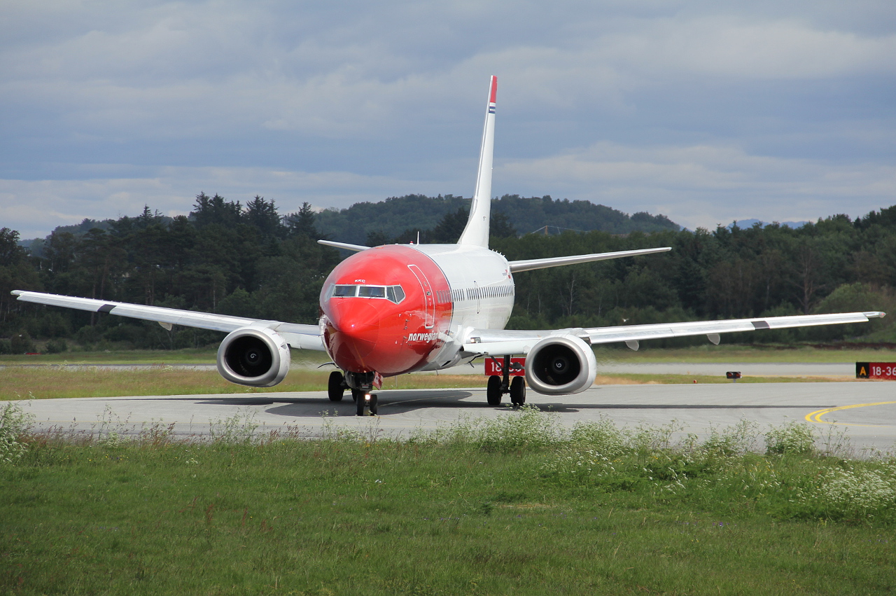 LN-KKC (25615) 1993 Boeing 737-3Y5