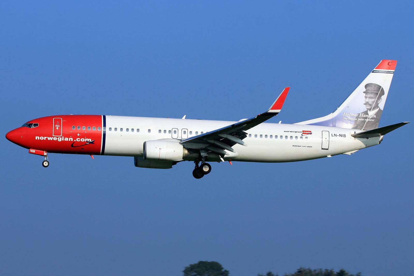 LN-NIB (36879) 2011 Boeing 737-86J WL