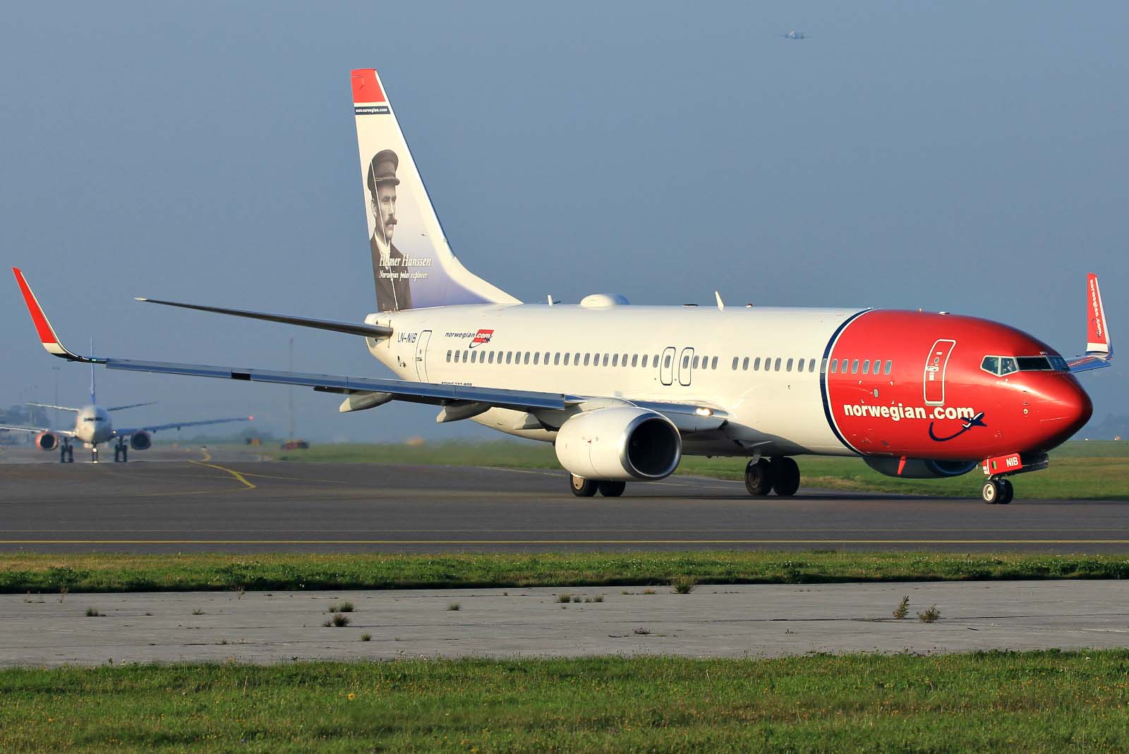 LN-NIB (36879) 2011 Boeing 737-86J WL