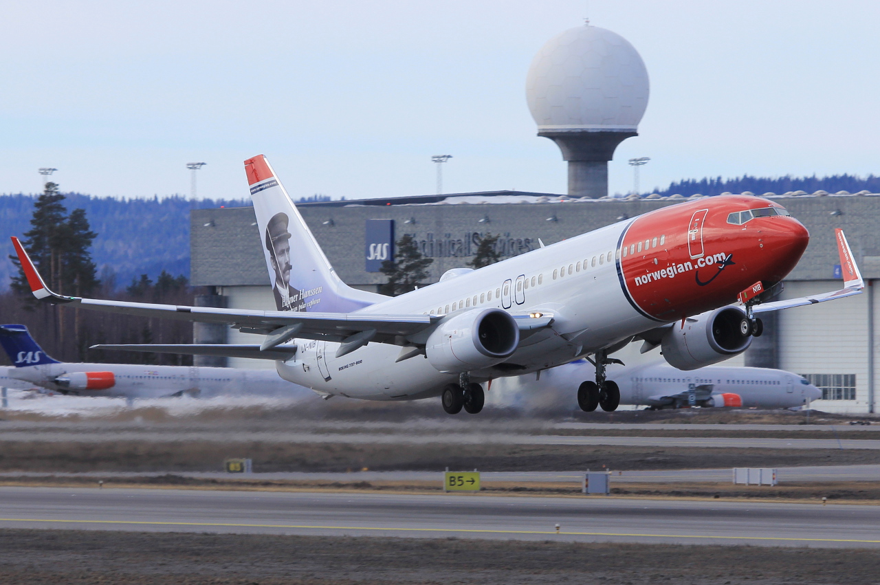 LN-NIB (36879) 2011 Boeing 737-86J WL
