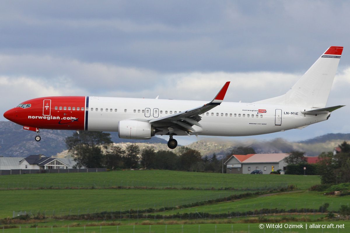 LN-NHE (41136)  2015 Boeing 737-8JP WL