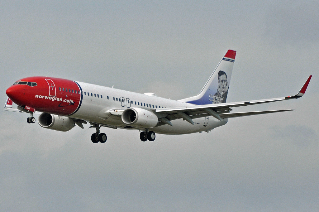 LN-DYQ (40869) 2011 Boeing 737-8JP WL