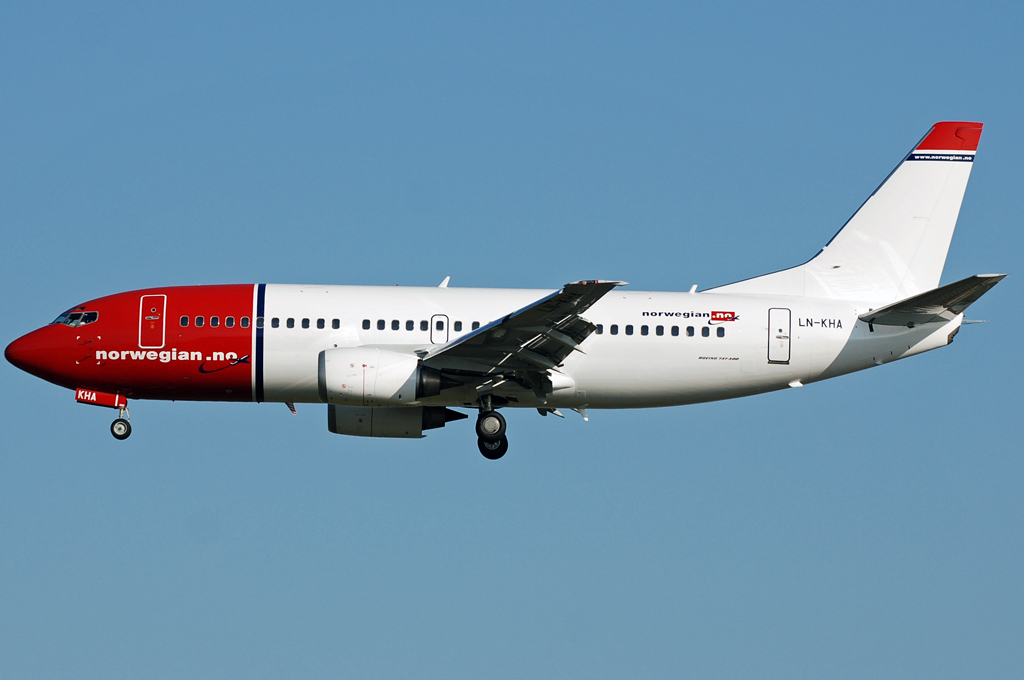 LN-KHA (29100) 1998 Boeing 737-31S