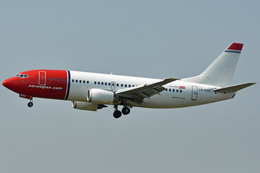 LN-KKC (25615) 1993 Boeing 737-3Y5